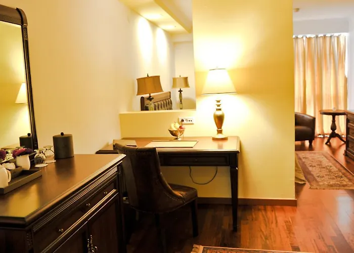 Отель Duvet Center 4*